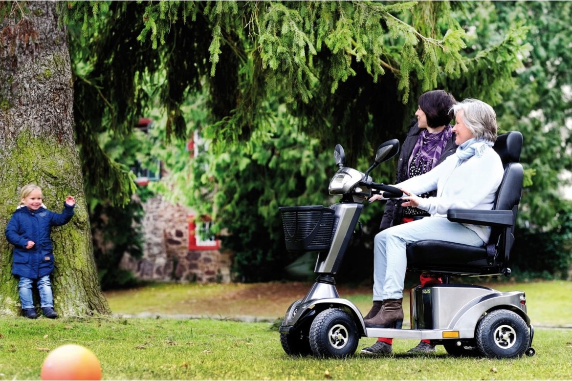 Zalety korzystania ze skuterów inwalidzkich w podeszłym wieku