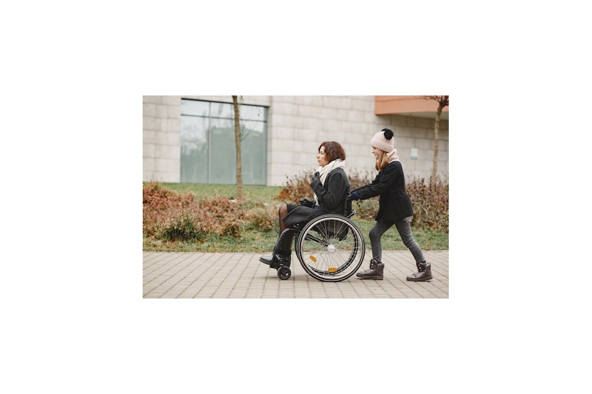 Czy osoba na wózku inwalidzkim jest pieszym?